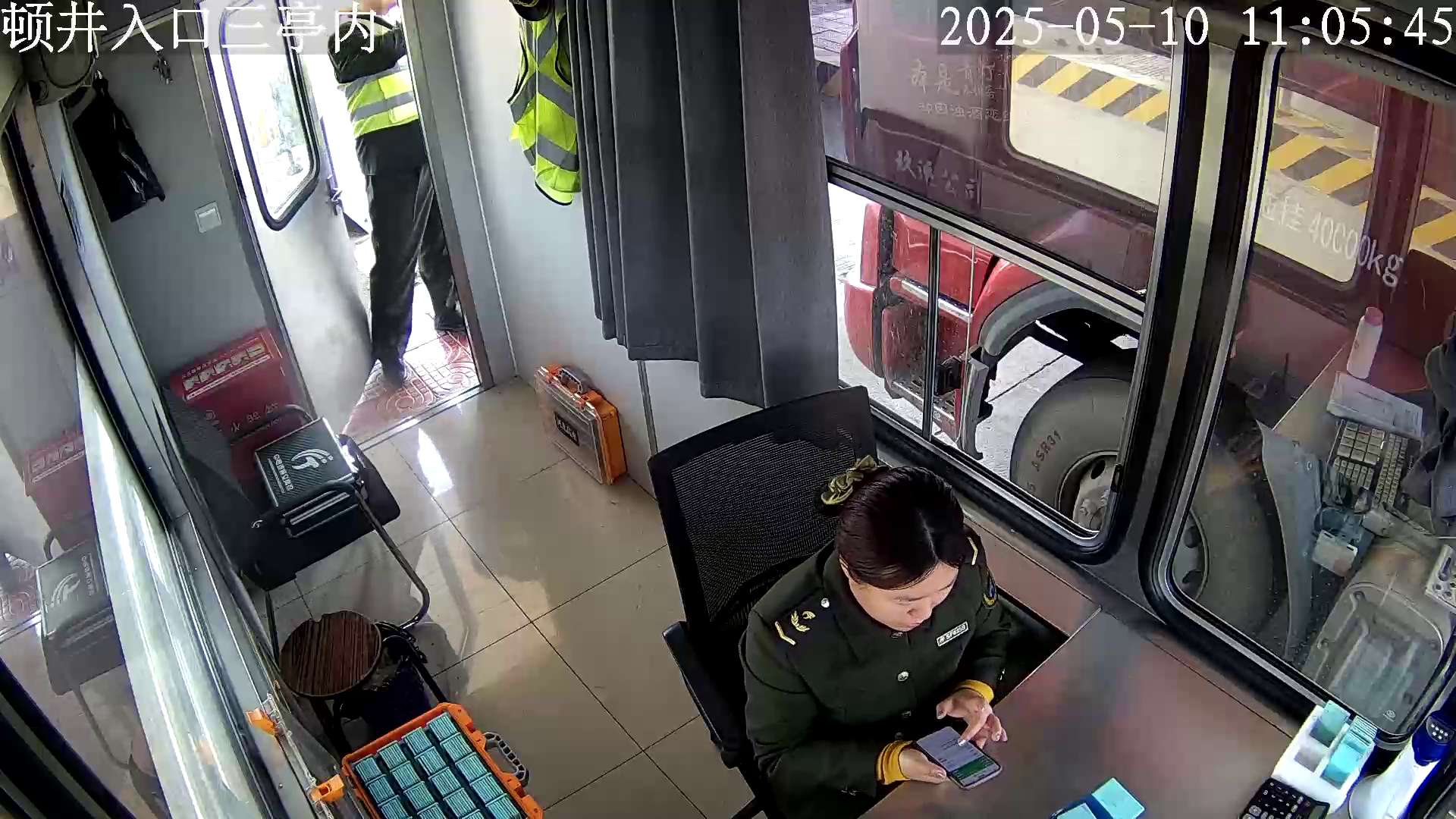 顿井入口三亭内 (服务器)_001_2025-05-10-11-05-45.jpg 顿井入口三亭内 (服务器)_001_2025-05-10-11-05-45.jpg